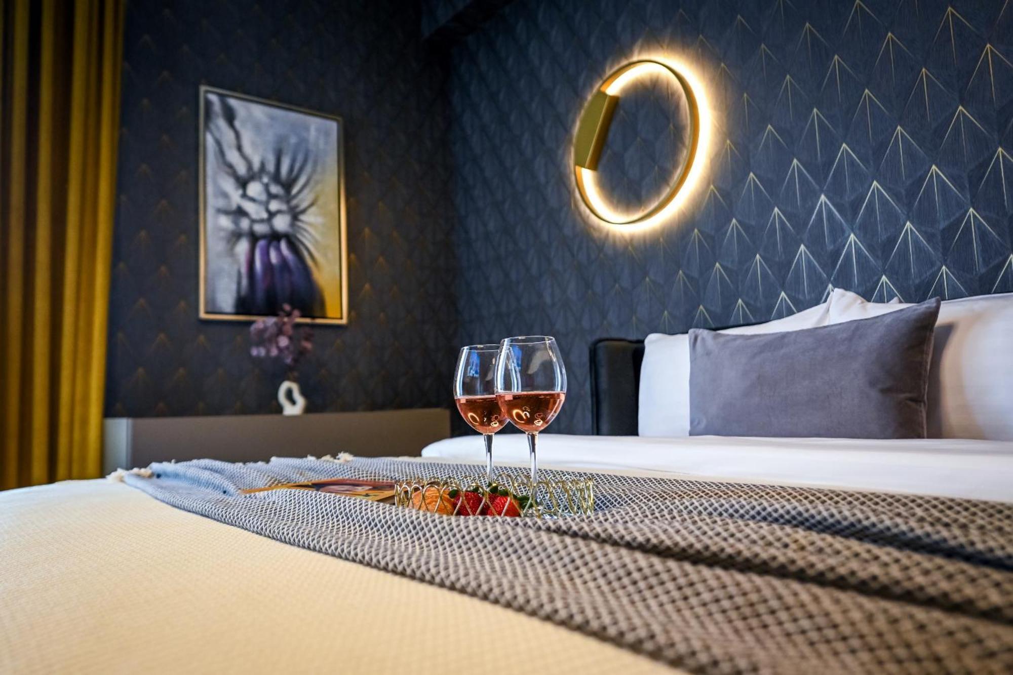 One Verdi Park Exclusive Apartments - Panoramic View & Private Parking Bucureşti Cameră foto